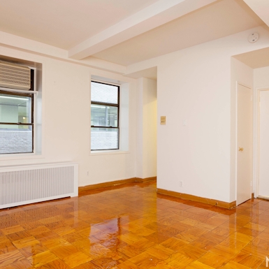 Photo of 132 East 45th Street