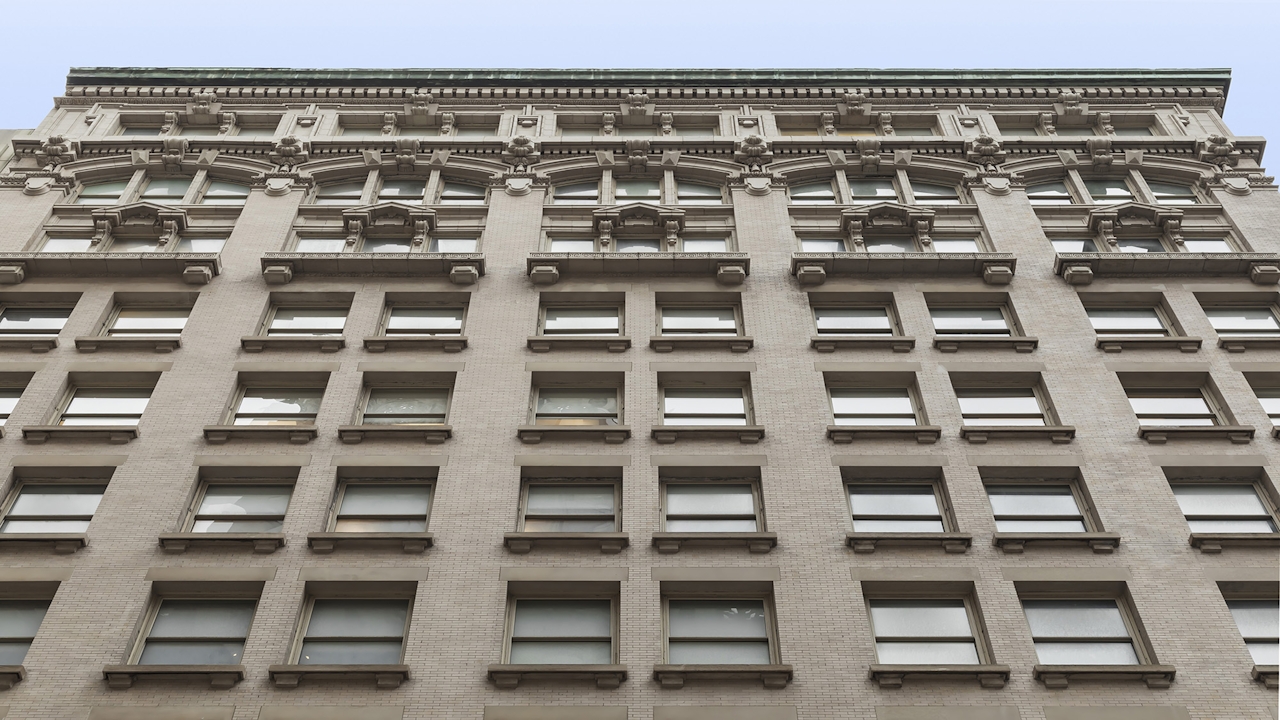 a large building