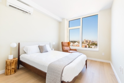 a bedroom with a bed in a hotel room