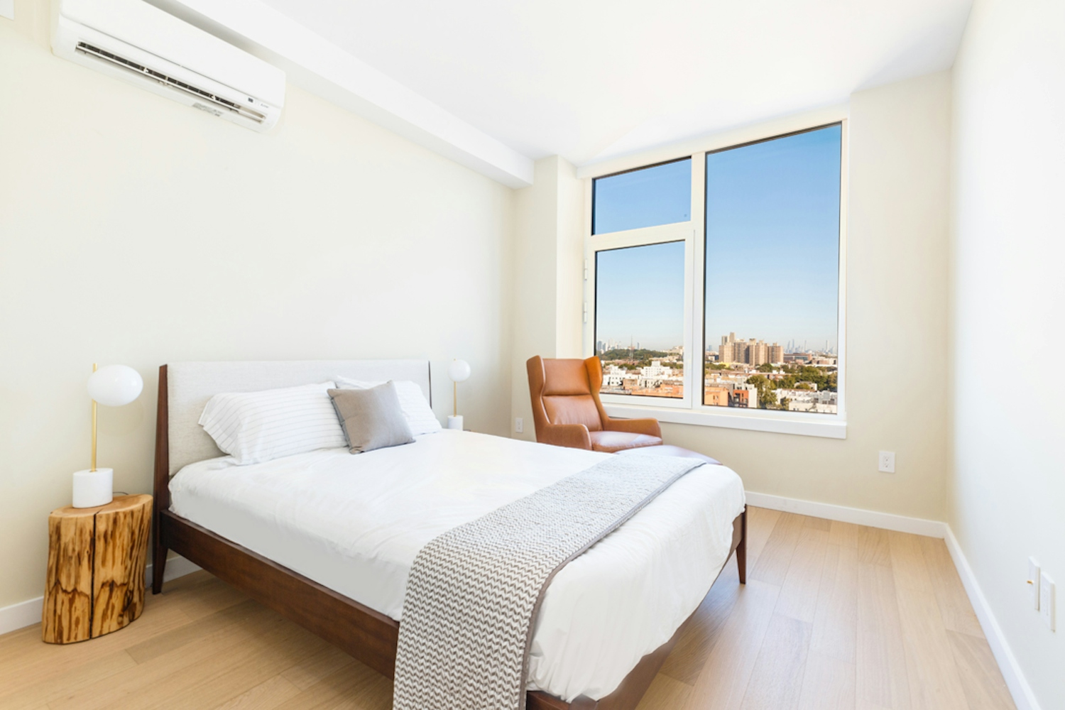 a bedroom with a bed in a hotel room