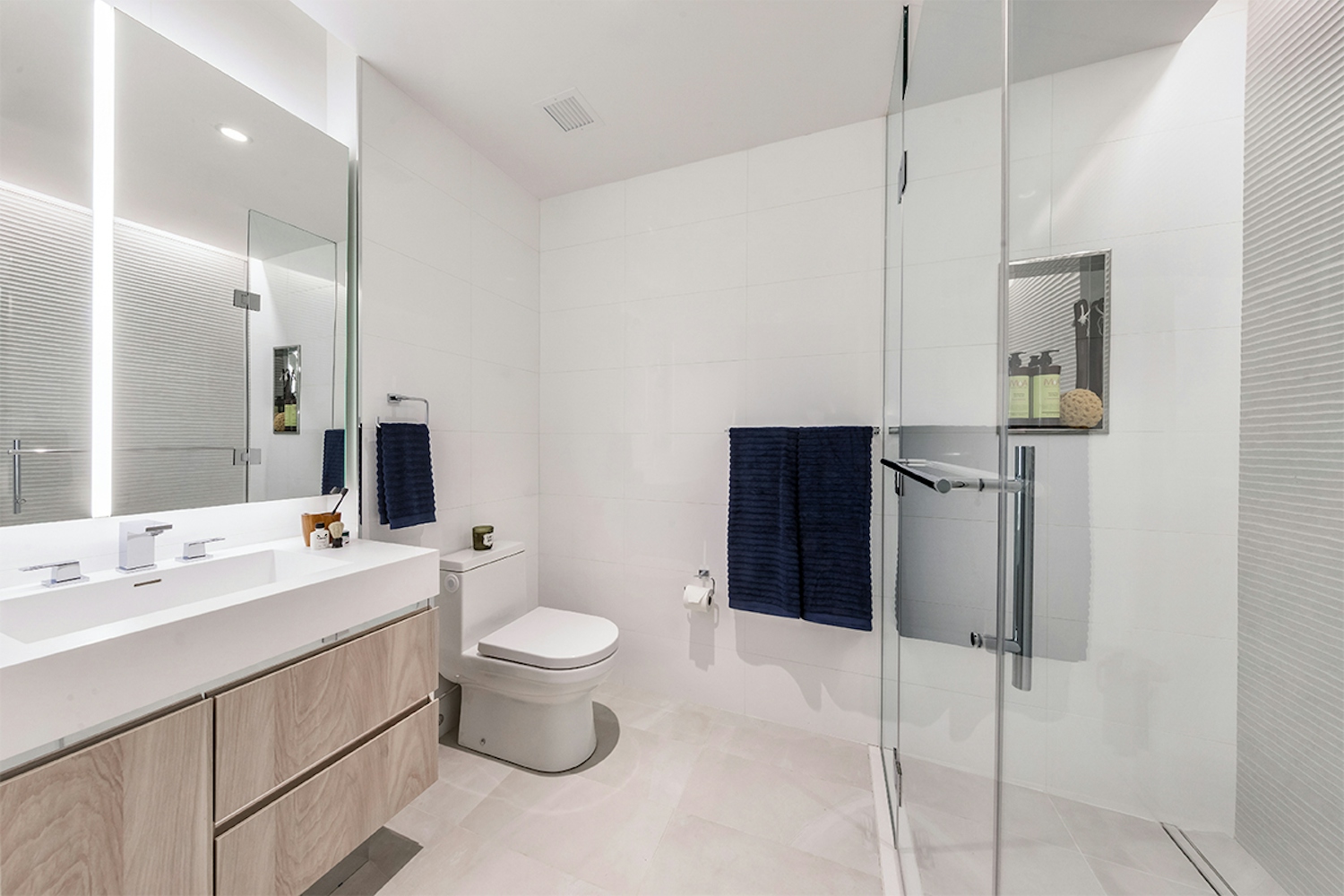 a white sink and a mirror