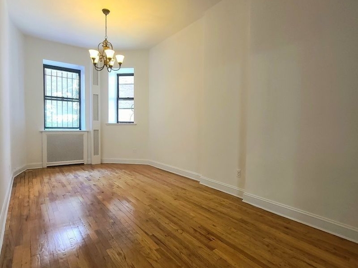 316 W 75th St